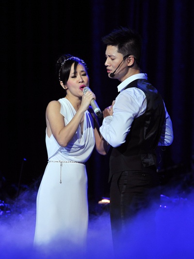 Khánh Thi nhảy rất sung trong liveshow Đức Tuấn - 9 Khánh Thi nhảy rất sung trong liveshow Đức Tuấn - 9