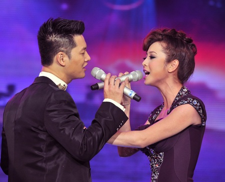 Nghe Jennifer Phạm và Đức Tuấn hát Cơn mưa tình yêu - 1 Nghe Jennifer Phạm và Đức Tuấn hát Cơn mưa tình yêu - 1