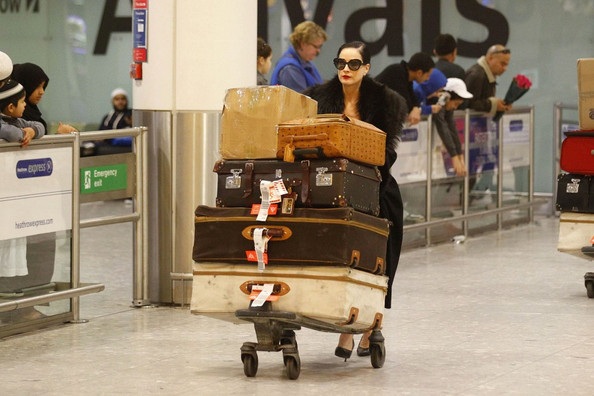 Vòng quanh thế giới giải trí ngày 28/11 - 5