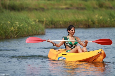 Người đẹp Hoa hậu trái đất hào hứng diện bikini... trồng cây, câu cá - 7 Người đẹp Hoa hậu trái đất hào hứng diện bikini... trồng cây, câu cá - 7