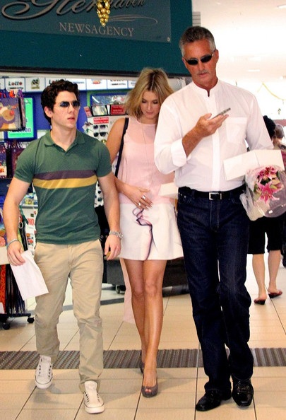 Nick Jonas - Delta Goodrem hạnh phúc bên nhau - 4 Nick Jonas - Delta Goodrem hạnh phúc bên nhau - 4