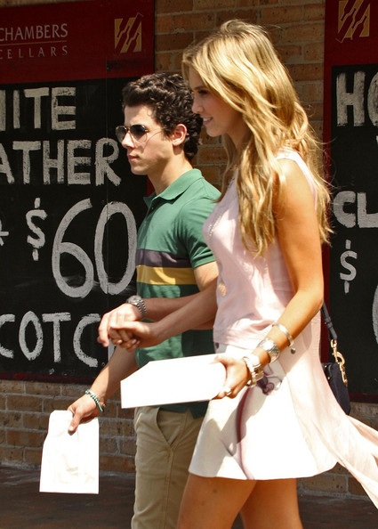 Nick Jonas - Delta Goodrem hạnh phúc bên nhau - 5 Nick Jonas - Delta Goodrem hạnh phúc bên nhau - 5