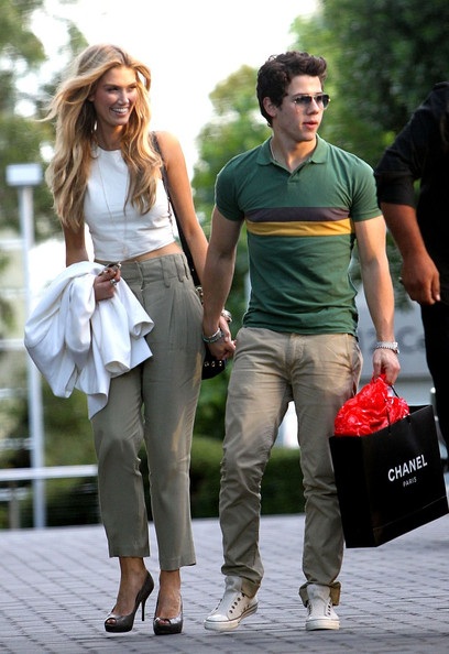 Nick Jonas - Delta Goodrem hạnh phúc bên nhau - 8 Nick Jonas - Delta Goodrem hạnh phúc bên nhau - 8