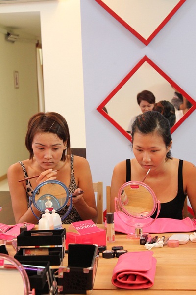 Thí sinh Vietnam’s Next Top Model học hóa trang thành bà già - 7 Thí sinh Vietnam’s Next Top Model học hóa trang thành bà già - 7