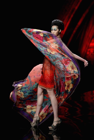 Vòng quanh thế giới giải trí ngày 1/11 - 8