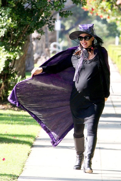 Vòng quanh thế giới giải trí ngày 1/11 - 11