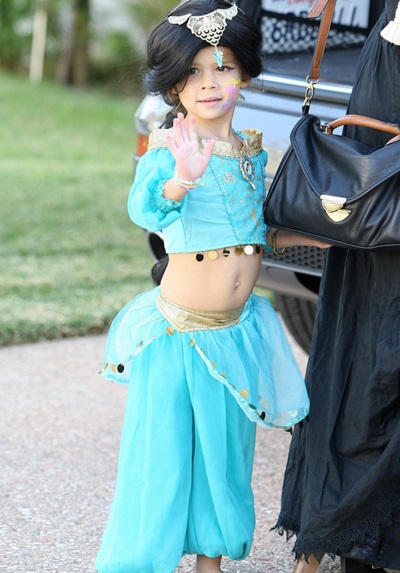 Vòng quanh thế giới giải trí ngày 1/11 - 3