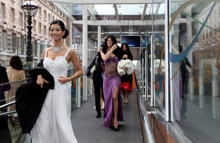 Thí sinh Hoa hậu thế giới tham quan London - 19 Thí sinh Hoa hậu thế giới tham quan London - 19