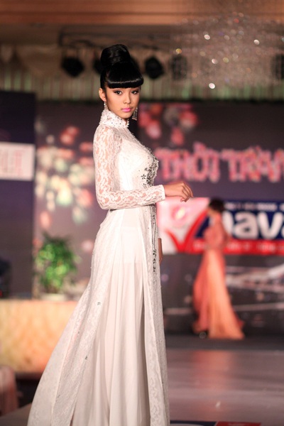 Duyên dáng áo dài xuân - 2 Duyên dáng áo dài xuân - 2