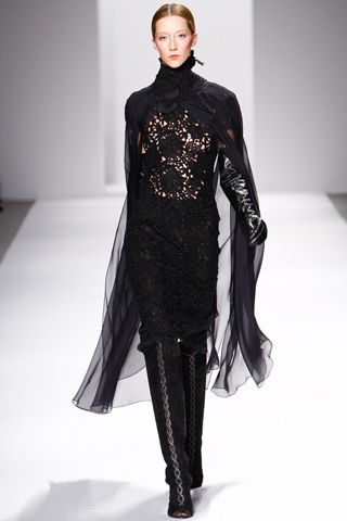 Bí ẩn và quyến rũ với BST Elie Tahari - 1