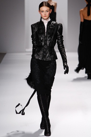 Bí ẩn và quyến rũ với BST Elie Tahari - 7