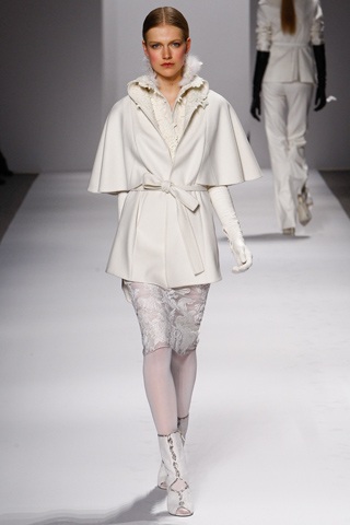 Bí ẩn và quyến rũ với BST Elie Tahari - 15