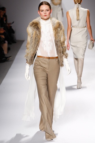 Bí ẩn và quyến rũ với BST Elie Tahari - 18