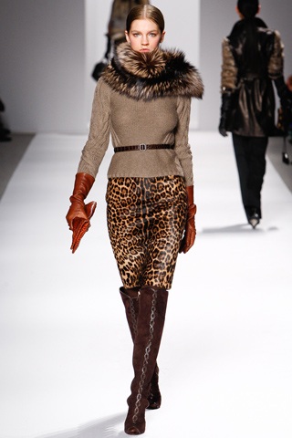 Bí ẩn và quyến rũ với BST Elie Tahari - 22