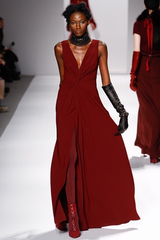 Bí ẩn và quyến rũ với BST Elie Tahari - 28