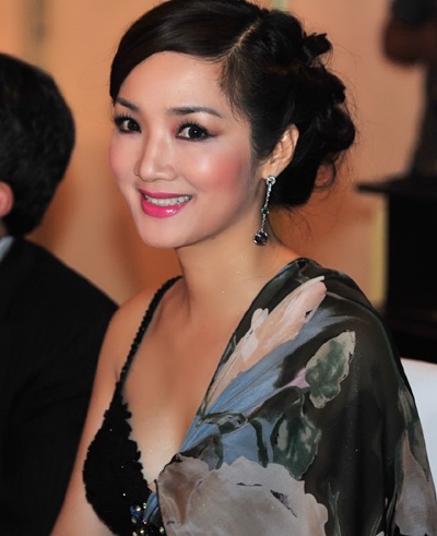 “Sao” Việt tưng bừng dự tiệc - 4