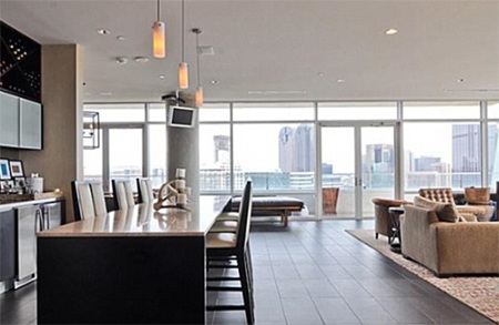 “Đột nhập” căn hộ cao cấp của em gái Kim “siêu vòng ba” - 3