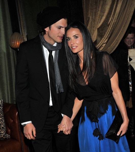 Ashton Kutcher “chạm mặt” Demi Moore - 1 Ashton Kutcher “chạm mặt” Demi Moore - 1