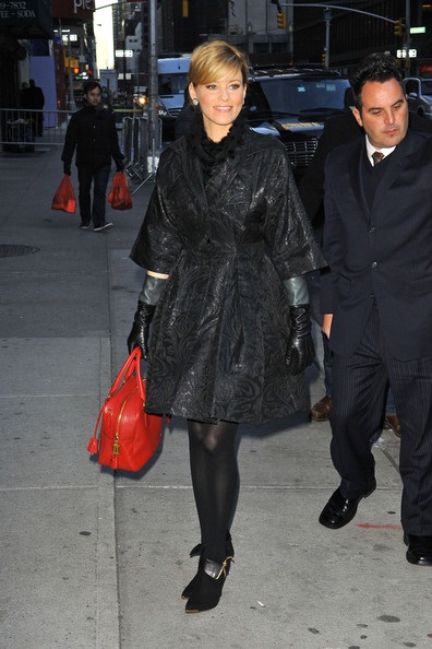 Vòng quanh thế giới giải trí ngày 17/1 - 3