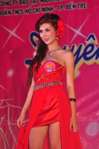 Mỹ Hòa đăng quang Hoa khôi Thời trang 2012 - 5