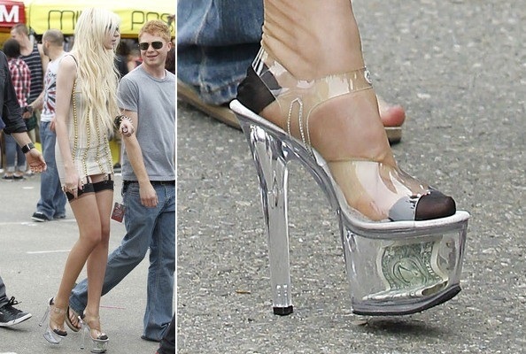 Những đôi giày kỳ dị của “sao” - 6