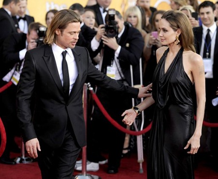 Nụ hôn hiếm bị bắt gặp của Angelina Jolie - Brad Pitt - 3 Nụ hôn hiếm bị bắt gặp của Angelina Jolie - Brad Pitt - 3
