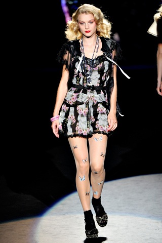 Bay bổng Anna Sui - 23