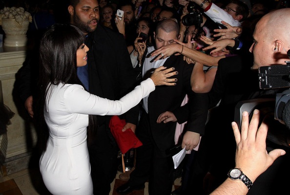 Kim “siêu vòng ba”: Năm mới, tóc mới - 7