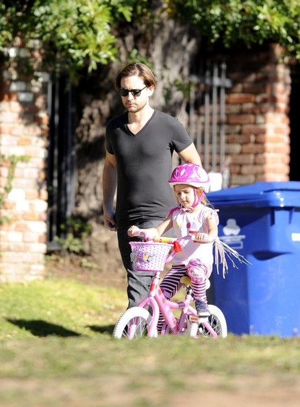 Vòng quanh thế giới giải trí ngày 3/1 - 2 Vòng quanh thế giới giải trí ngày 3/1 - 2