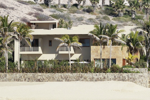 Vòng quanh thế giới giải trí ngày đầu năm mới - 10