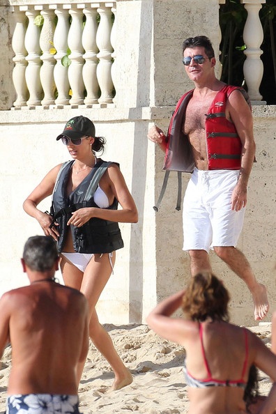 Vòng quanh thế giới giải trí ngày đầu năm mới - 7