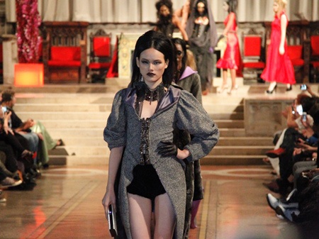 Hoàng Thùy - Tuyết Lan và những bất ngờ tại New York Fashion Week - 2 Hoàng Thùy - Tuyết Lan và những bất ngờ tại New York Fashion Week - 2
