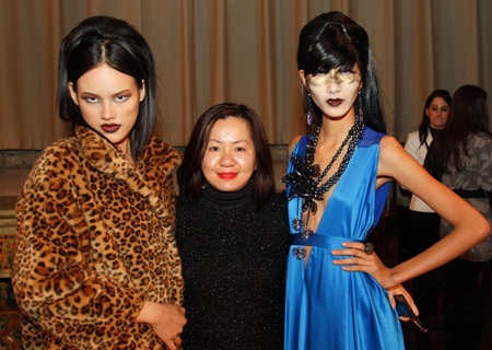 Hoàng Thùy - Tuyết Lan và những bất ngờ tại New York Fashion Week - 6 Hoàng Thùy - Tuyết Lan và những bất ngờ tại New York Fashion Week - 6