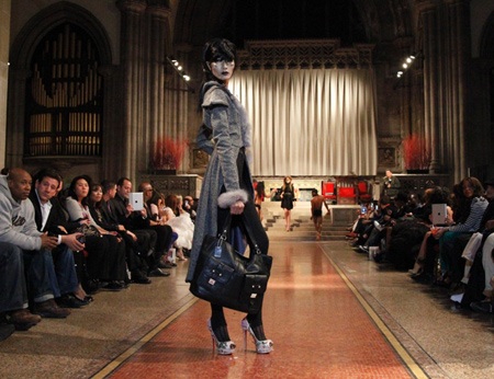 Hoàng Thùy - Tuyết Lan và những bất ngờ tại New York Fashion Week - 10 Hoàng Thùy - Tuyết Lan và những bất ngờ tại New York Fashion Week - 10