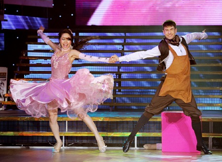 Minh Hằng hóa thành búp bê đẹp xinh trên sân khấu Bước nhảy hoàn vũ - 3 Minh Hằng hóa thành búp bê đẹp xinh trên sân khấu Bước nhảy hoàn vũ