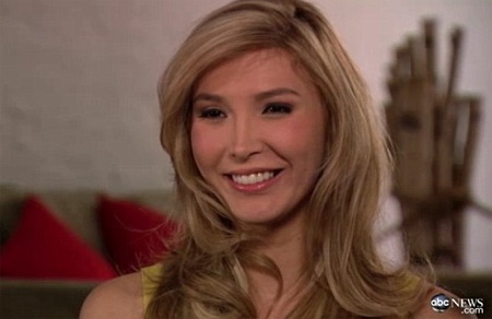 Người đẹp chuyển giới hé lộ ảnh khi là con trai