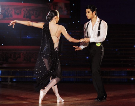 Á hậu Hoàng My dừng cuộc chơi