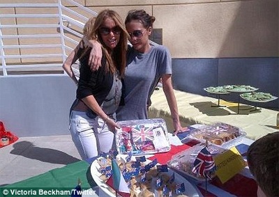 Victoria Beckham khoe tài làm bánh - 3 Victoria Beckham khoe tài làm bánh