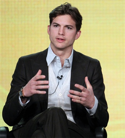 Ashton Kutcher đóng vai Steve Jobs