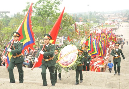 Thành kính dâng hương tưởng niệm các vua Hùng - 1