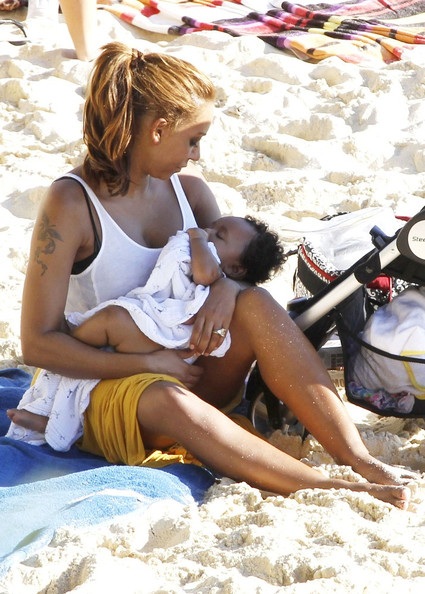 Vòng quanh thế giới giải trí ngày 2/4