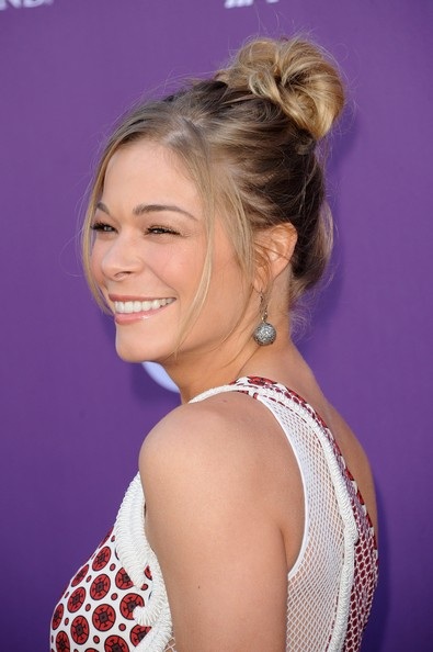 Dập dìu “sao” dự lễ trao giải nhạc đồng quê