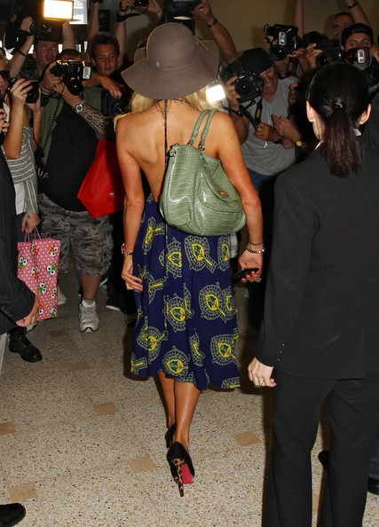 Paris Hilton chuộng đồ “mát mẻ” - 7 Paris Hilton chuộng đồ “mát mẻ”