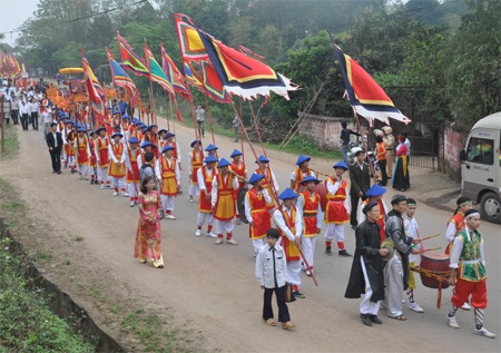Tưng bừng lễ rước kiệu về Đền Hùng - 1 Tưng bừng lễ rước kiệu về Đền Hùng