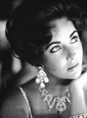 Tiết lộ mới về tình yêu của Elizabeth Taylor với kim cương