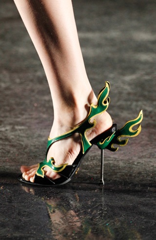 Những mẫu sandal cực hot cho mùa hè 2012 - 7 Những mẫu sandal cực hot cho mùa hè 2012