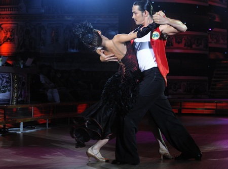 Tuấn Tú dừng cuộc chơi Bước nhảy hoàn vũ 