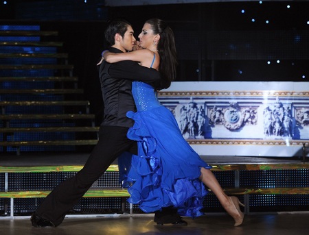 Tuấn Tú dừng cuộc chơi Bước nhảy hoàn vũ 