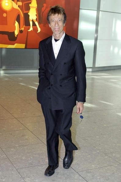 Thành viên nhóm Bee Gees tỉnh lại sau 1 tuần hôn mê