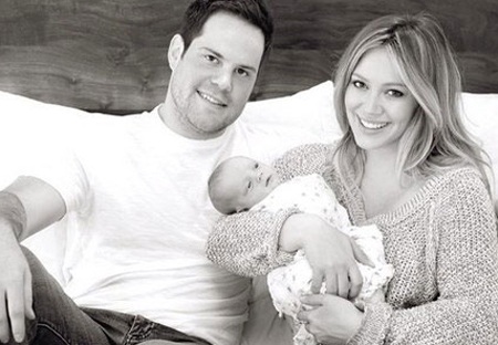 Hilary Duff cho con bú - 1 Hilary Duff cho con bú